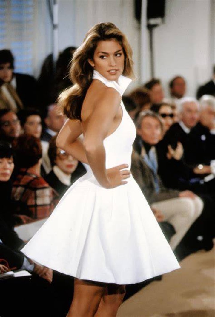  Supermodel Cindy Crawford starred on the cover in July 1988