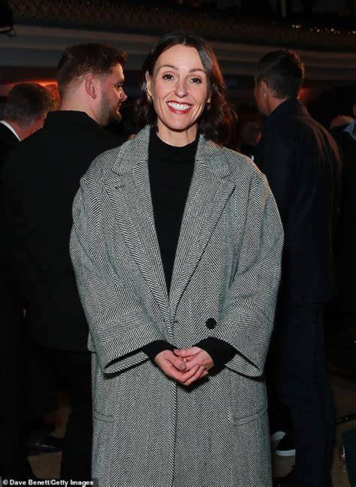 Suranne Jones was typically chic as she posed for a pre-party pic