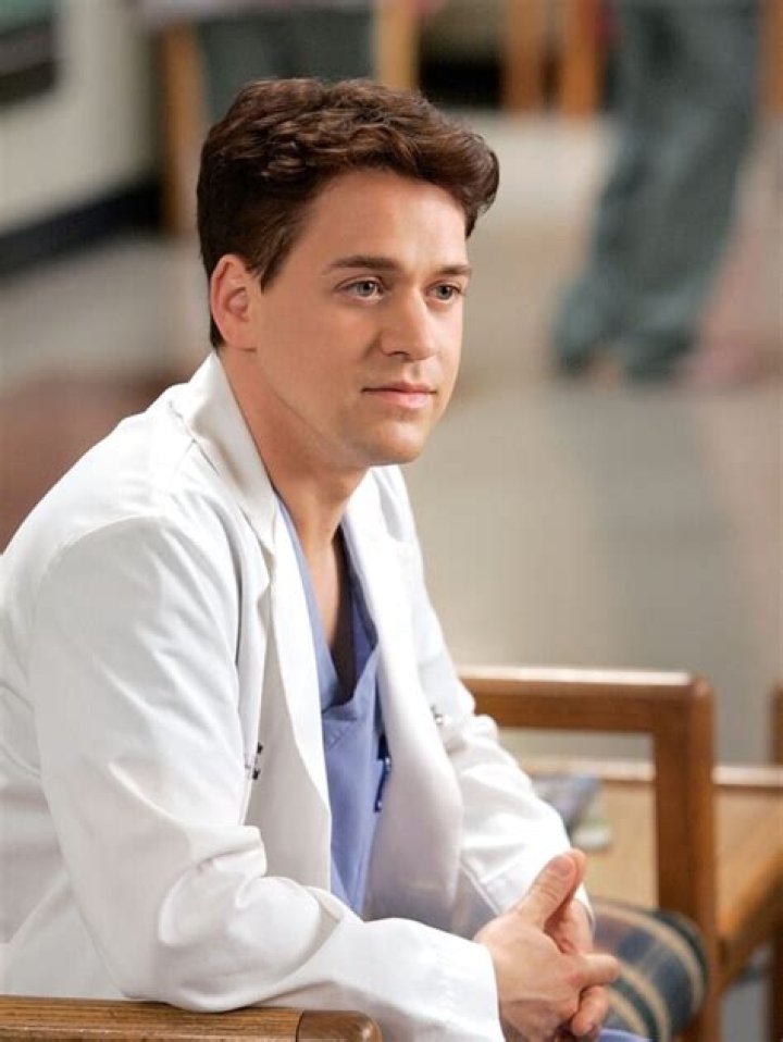 T.R. Knight Greys Anatomys Exits Who Quit Who Was Fired Who Is Down Come Back