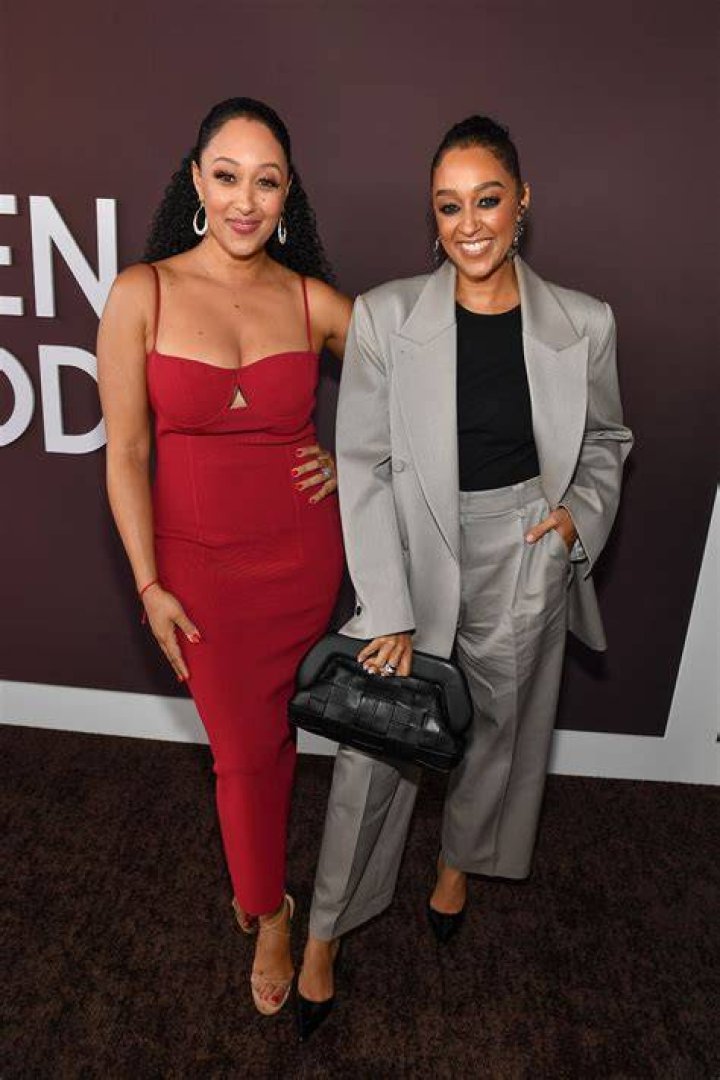 Tamera Mowry and Tia Mowry attend Teen Choice at Gibson Amphitheatre in Universal City, California.