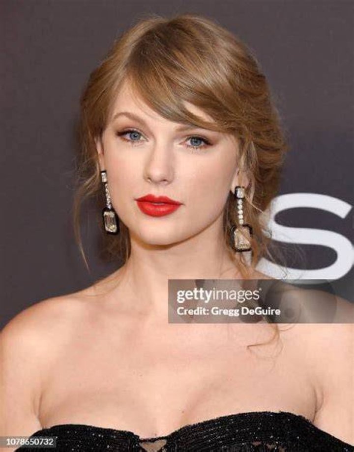 Taylor Swift at the 2019 Teen Choice Awards