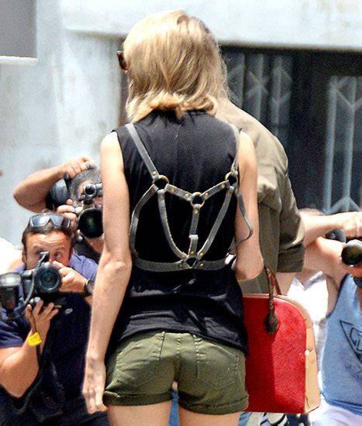 Taylor Swift - harness from behind