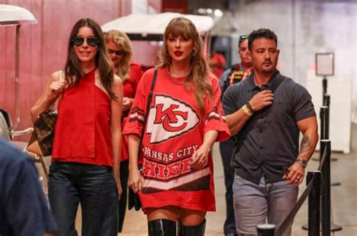 Taylor Swift Heads to Kansas City a Day Early to Console Travis Kelce Ahead of Halloween Plans 613