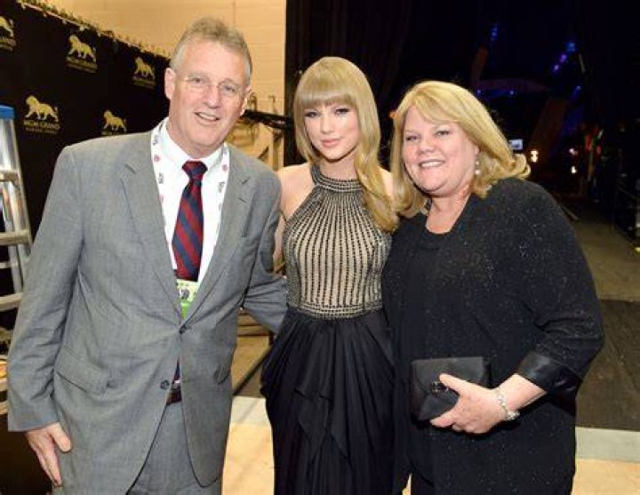 Taylor Swift&rsquo;s Family Guide- Meet the Singer's Supportive Parents and Younger Brother