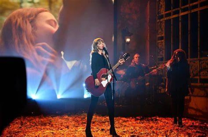 Taylor Swift Takes &lsquo;All Too Well&rsquo; 1 Step Further With &lsquo;Sad Girl Autumn&rsquo; Remix