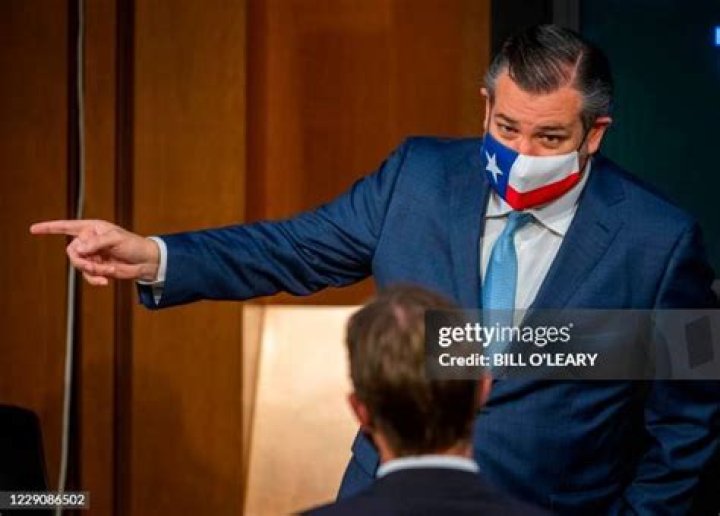 Ted Cruz was pictured talking to a man at Cancun International Airport wearing a black Ritz Carlton polo shirt