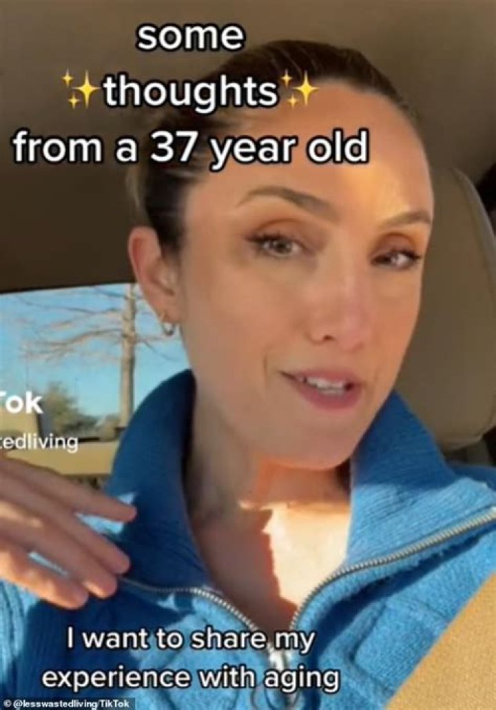 The 37-year-old showed off long blonde locks in the ad