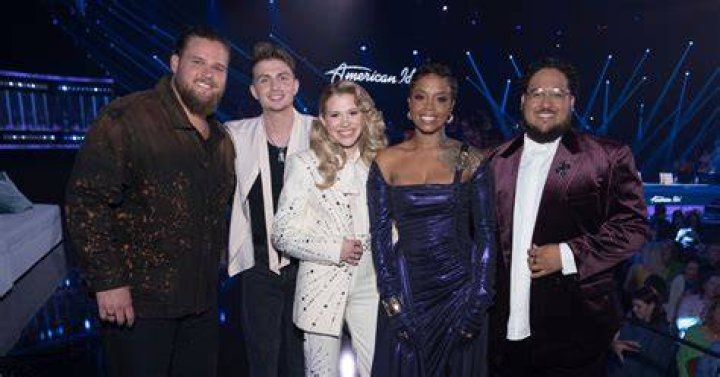 The American Idol finalist smiled for her fans