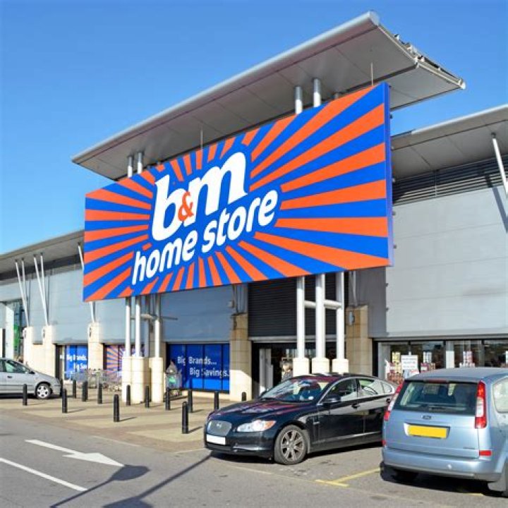 The B&M shopper walked out which two trolleys packed full of roller blinds she'd nabbed for &pound;1