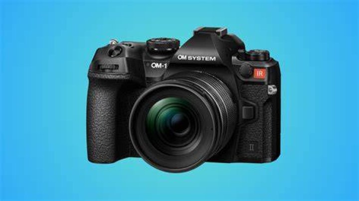 The camera can see gadgets and other objects under people's clothes