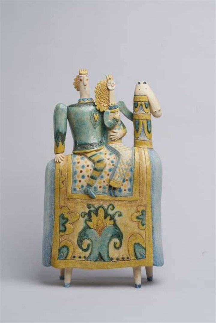 The ceramic-king is another favourite of Tate's and has a contrasting black and rose gold colour scheme