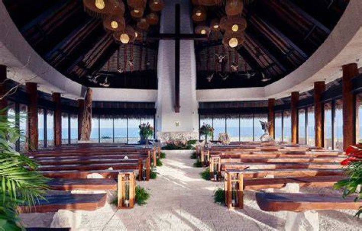 The chapel within the hotel is reportedly the location where dozens of students were executed by Negro Durazo in the late 1960s
