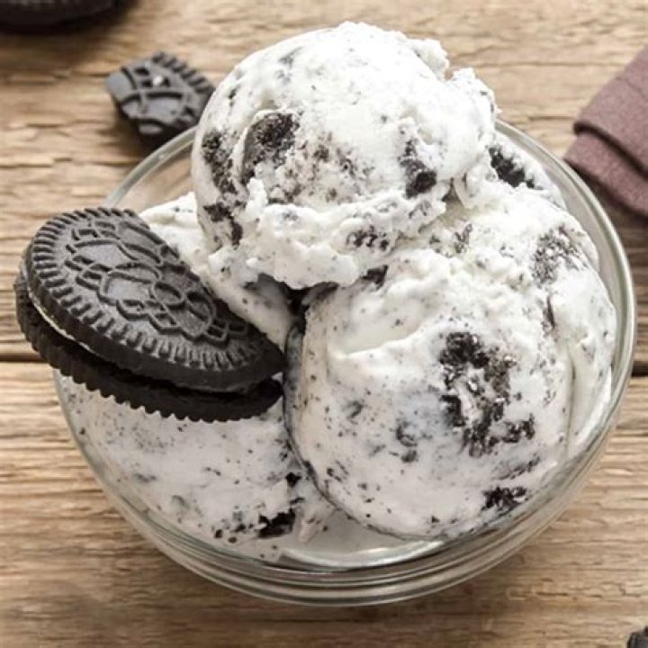 The Cookies and Cream version featured crushed cocoa cookies kneaded into sweet white chocolate.