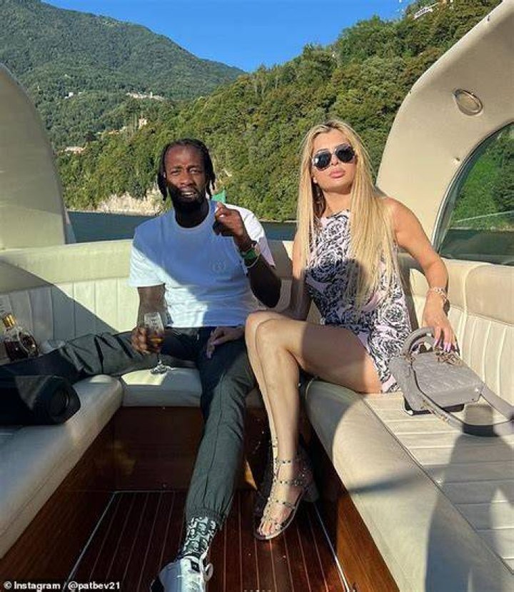 The couple regularly posted snaps together during their first romance
