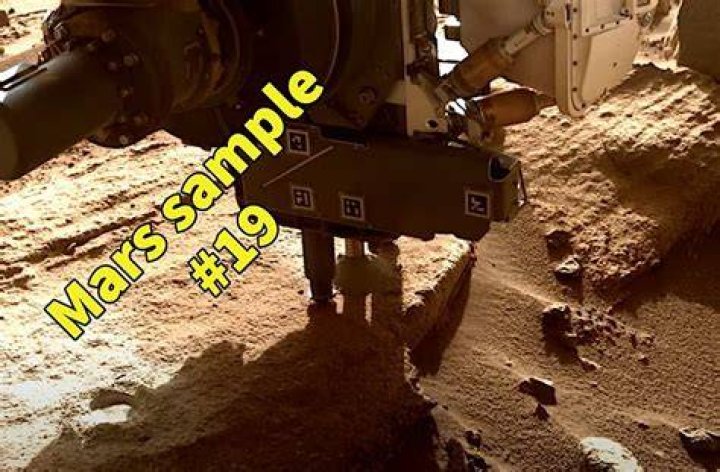 The drill hole from Perseverance's sample-collection attempt can be seen in this image