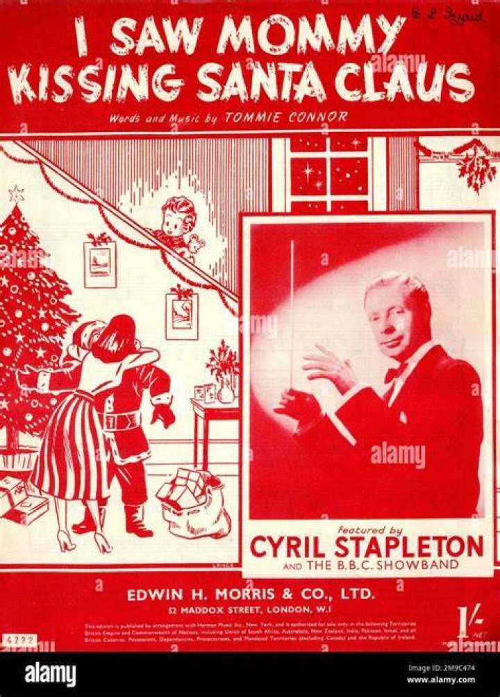 The duo sang Santa Claus is Coming to Town for the audience