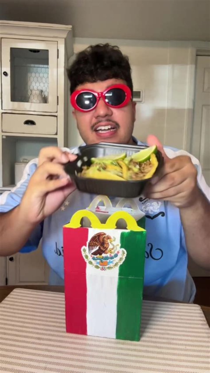 The foodie showed himself unboxing the sweet treat