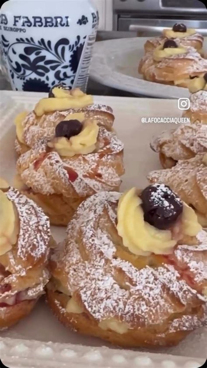 The foodie showed how to make the plastic into a holder