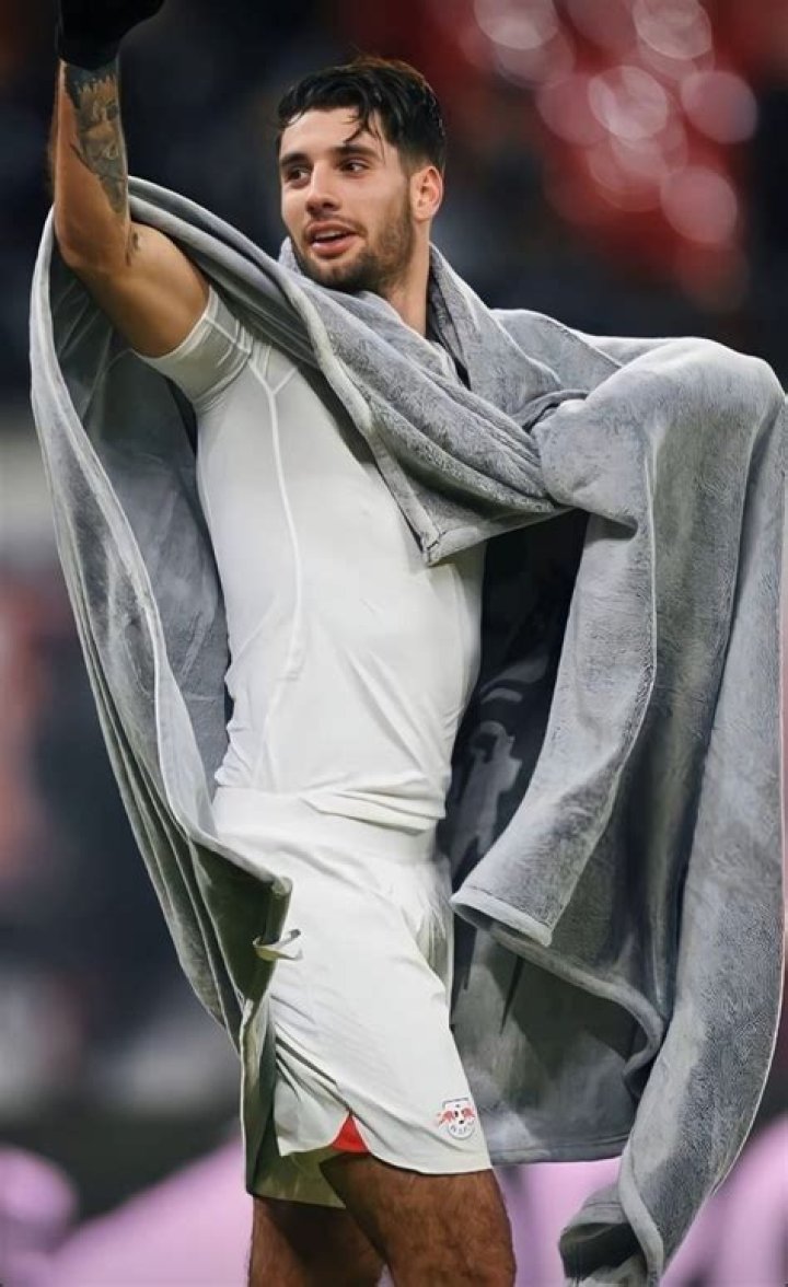 The footie hunk can be seen sweating on a treadmill