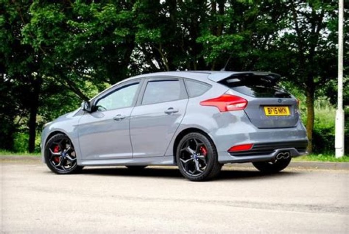 The grey Ford Focus ST