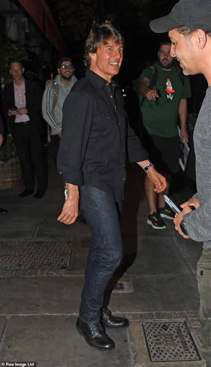 The Hollywood heartthrob was mobbed by fans on his way into the ground