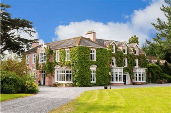 The lavish property had six beautifully styled bedrooms