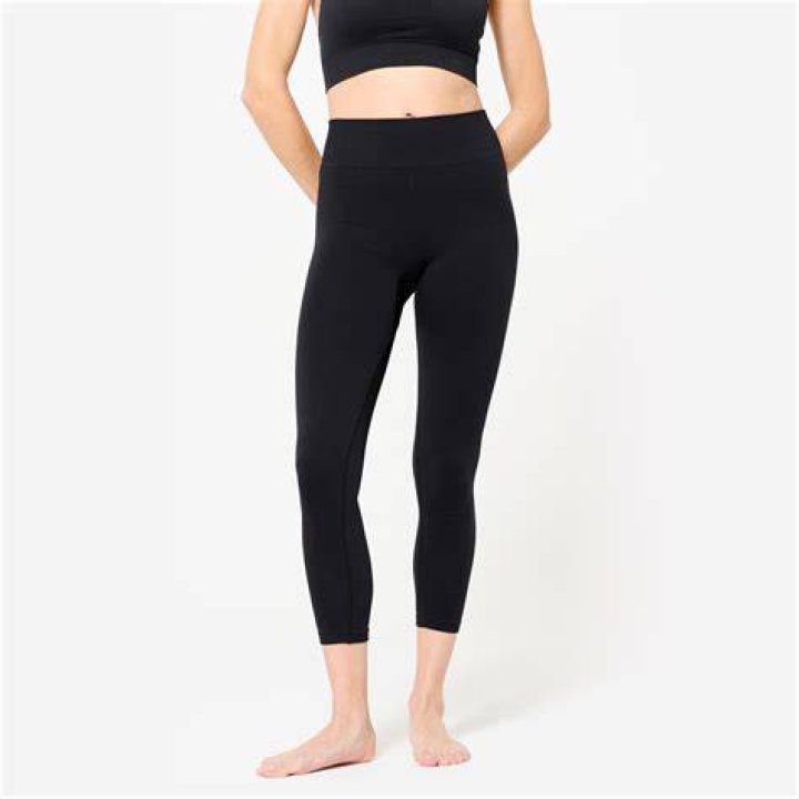 The leggings are sold in eight different colors including navy, green, and black