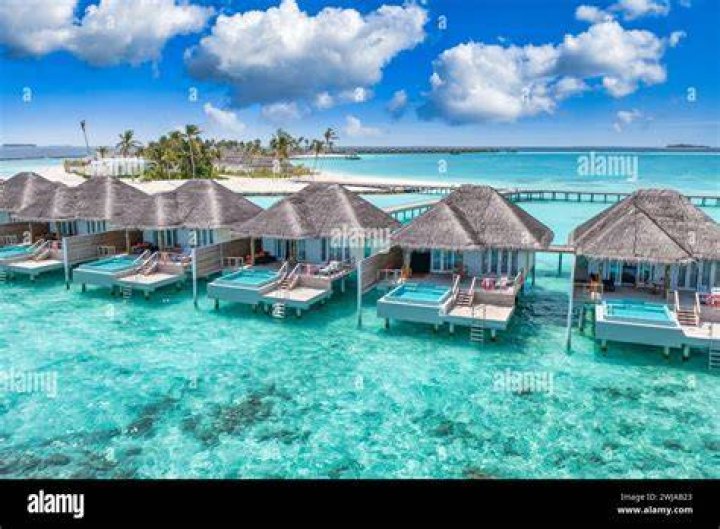  The Maldives is a paradise archipelago in the Indian Ocean known for its stunning beaches and resorts