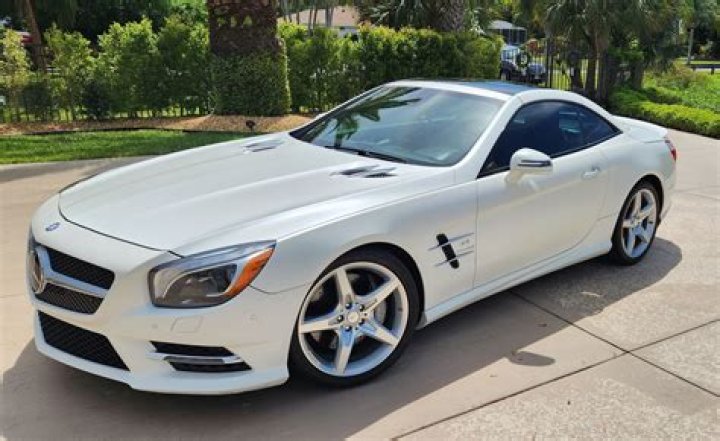 The Mercedes SL550 belongs nowhere if not SoCal
