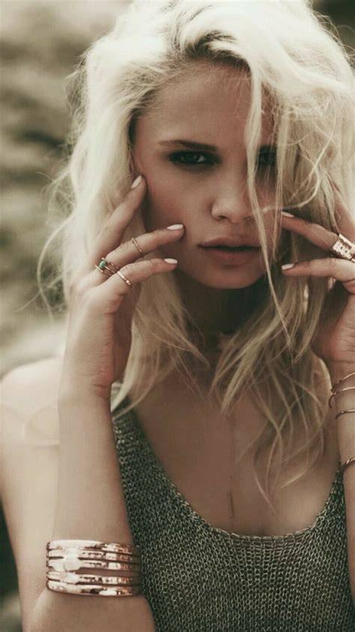 The model appears to be in a permanent state of holiday mode