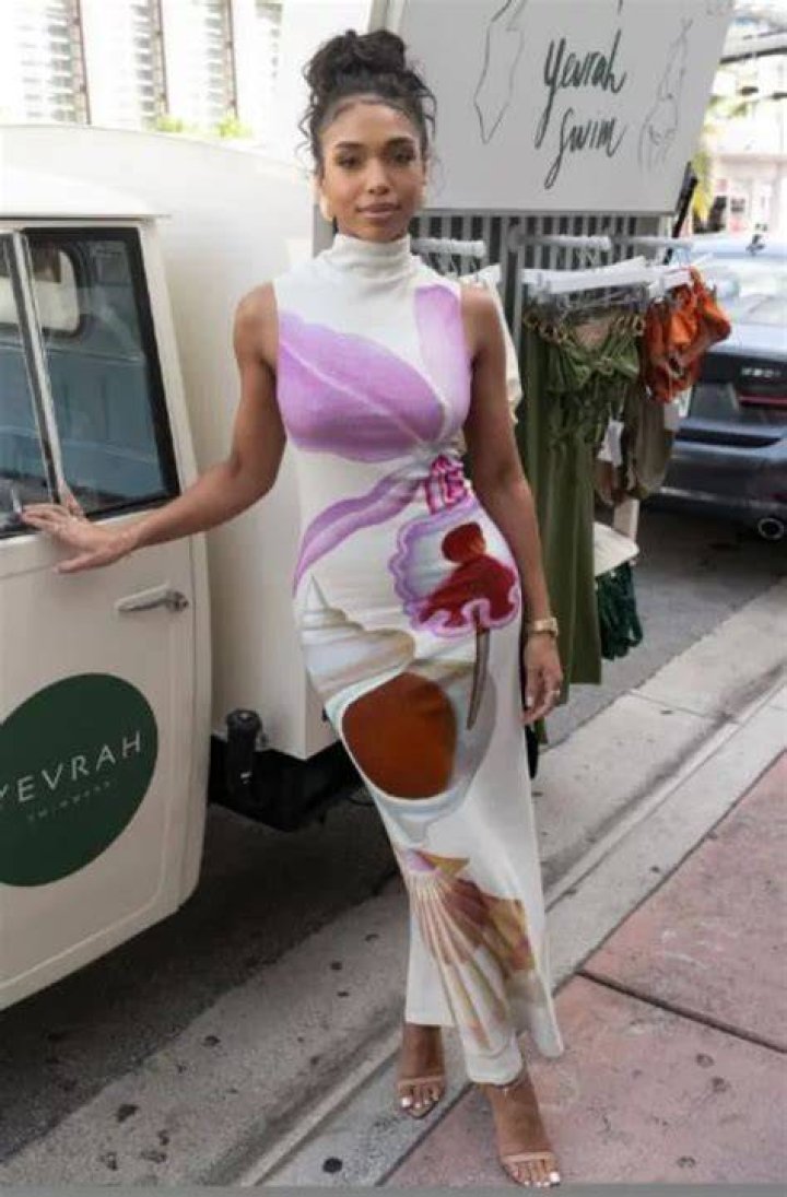 The model recently launched Yevrah's collaboration with the popular brand Revolve and hosted an event at an outdoor venue
