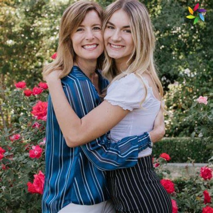 The mother-of-two captioned the clips with kissing emojis
