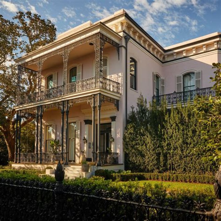 The New Orleans mansion was built in 1990