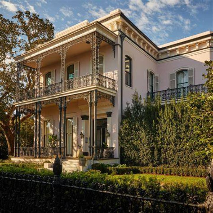 The New Orleans mansion's pool is filled with algae