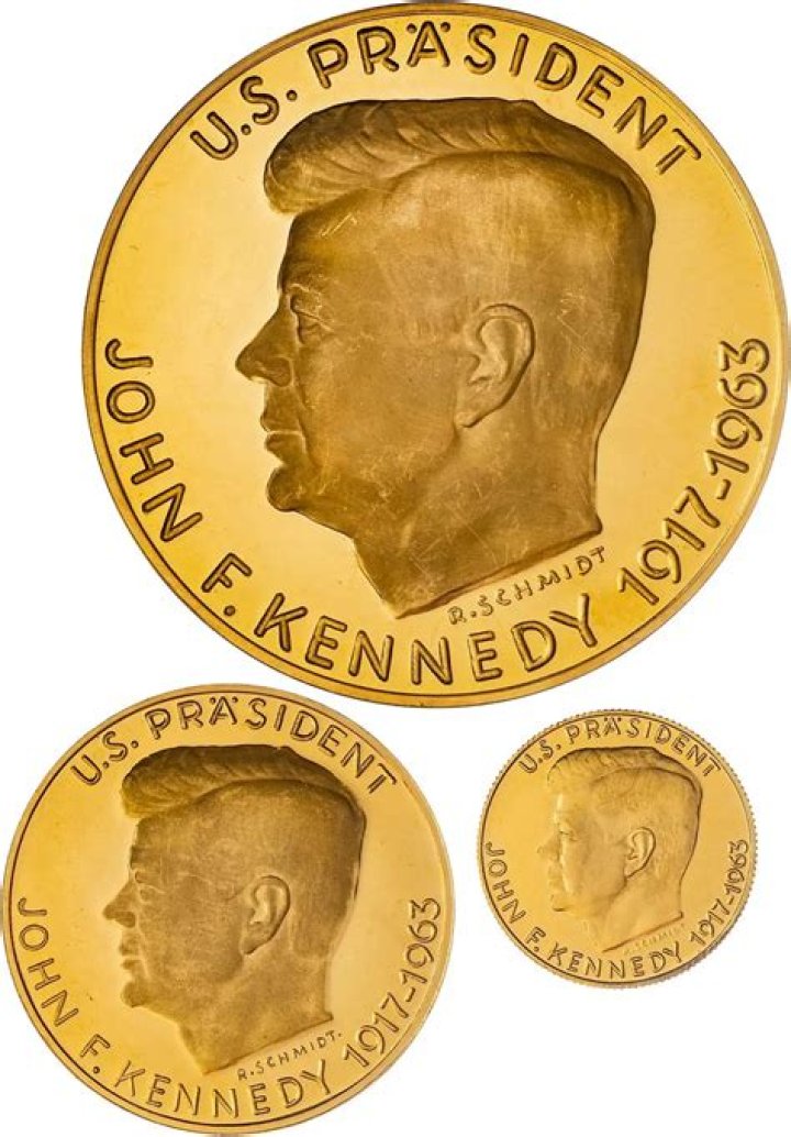 The obverse features former President Lincoln