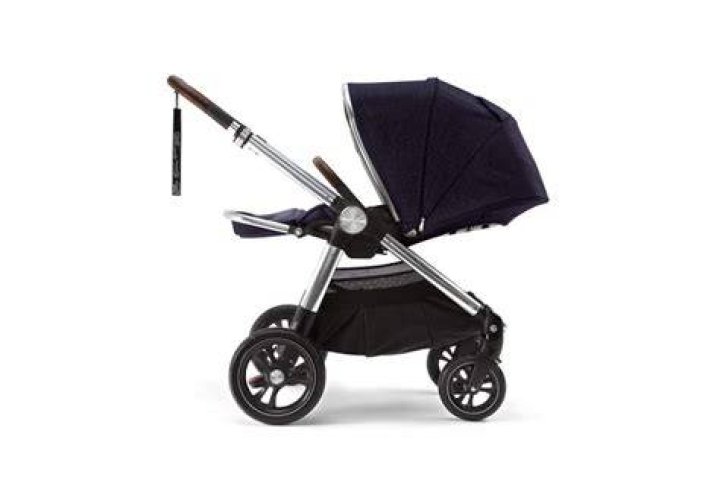 The Ocarro pushchair has a large, padded seat, comfy cushioned chest pads and head-hugging pillow