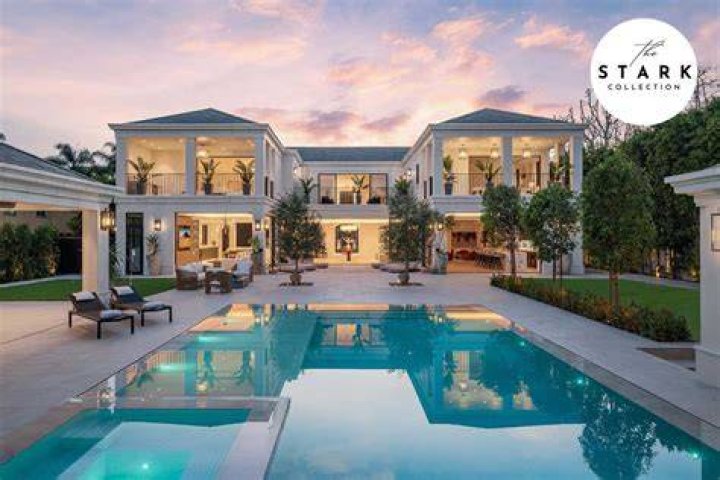 The pair rent a luxury mansion with a pool