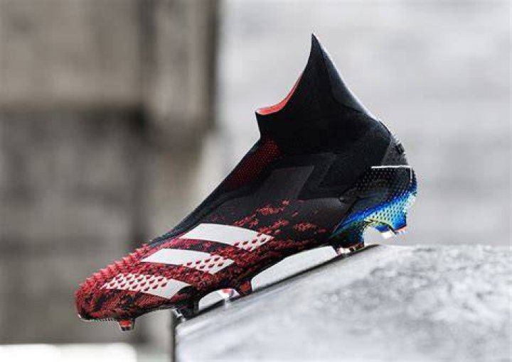  The Predator 20 Mutator features 406 individual spikes across the boot to help grip, swerve and control of the ball