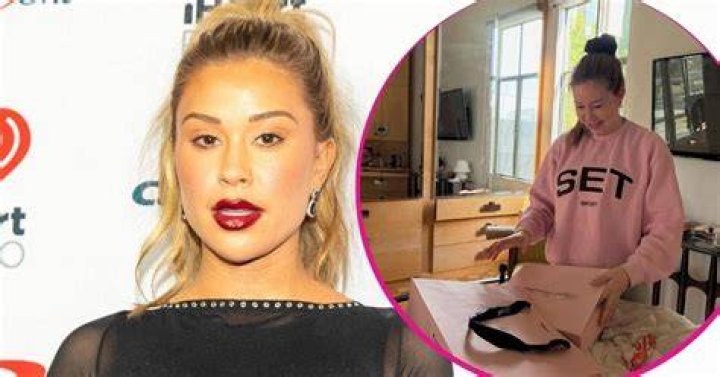 The reality star showed off her butt in tight leggings during a getaway