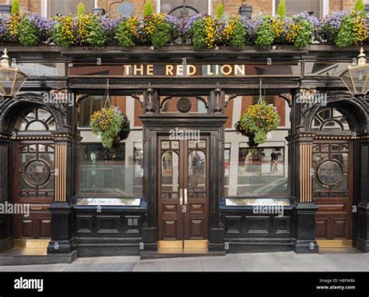 The red lion pub in Marford, Wales