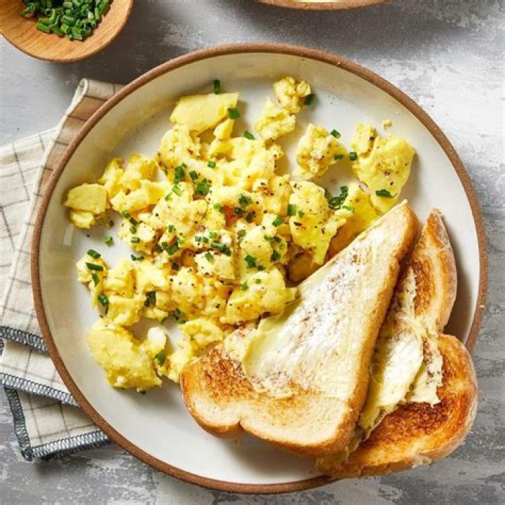 The scrambled eggs still looked pretty good once whey were cooked