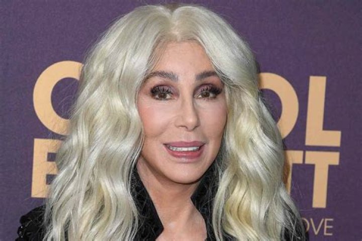 The singer, now 76, would rub a towel after applying it