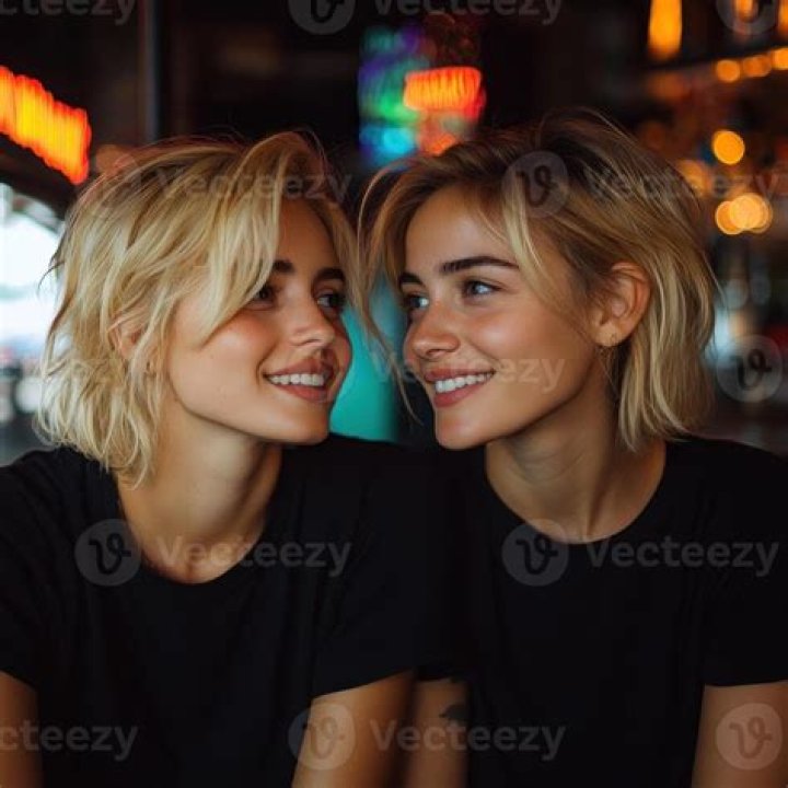 The two women share similar style