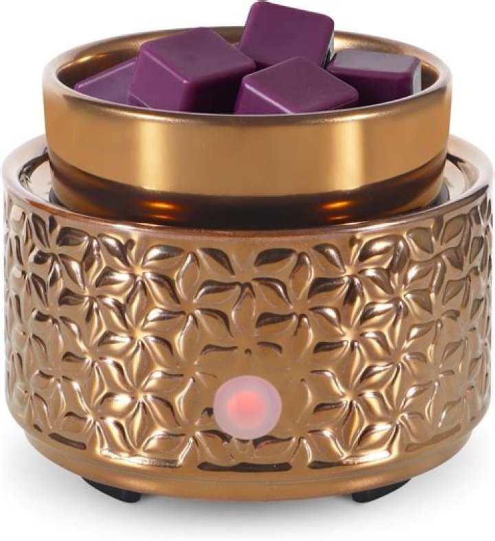 The Wax Melt Warmer claims to quickly melt wax cubes or candles that are 14 ounces or smaller