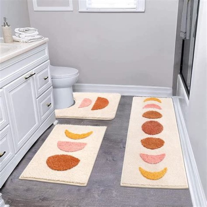 These bath mat sets were just &pound;1 down from &pound;7, so the shopper picked up loads