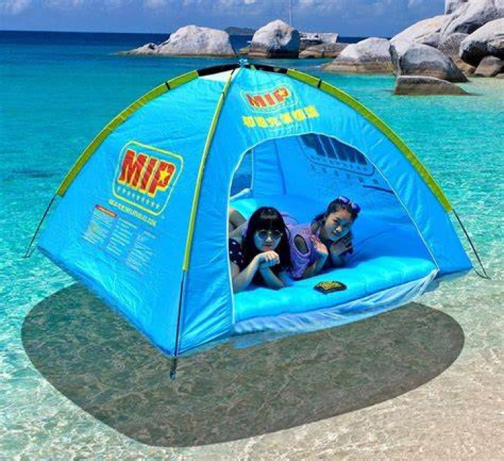 This floating tent is fun for the whole family