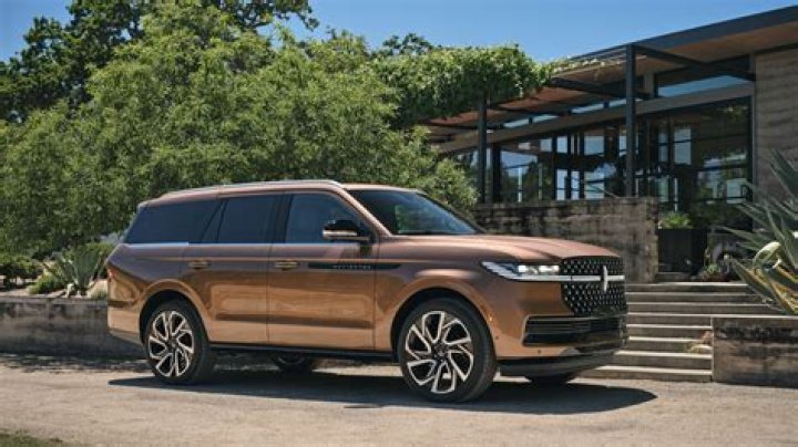 This Lincoln Navigator is in excellent condition inside and out, as it was recommissioned in 2020