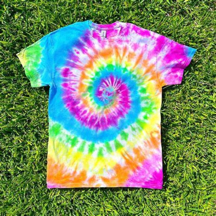 tie-dye shirt