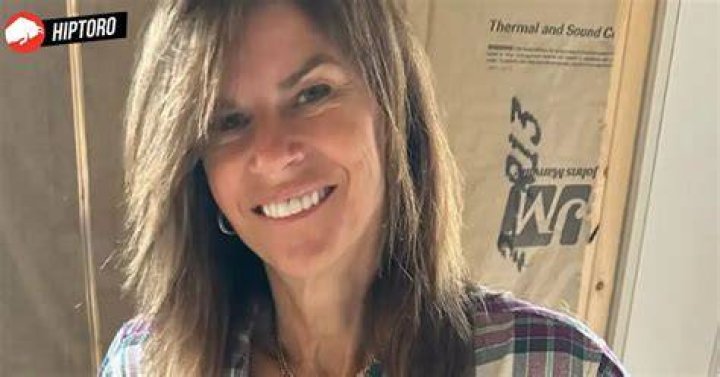 TikToker Mary Burke (@bigttmaryb) joined the no-bra club, wearing just a pair of overalls as she chopped wood