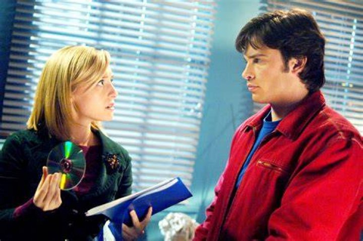 Tom Welling Jokes NXIVM'S Allison Mack Likely Isn't In 'Smallville' Reunion